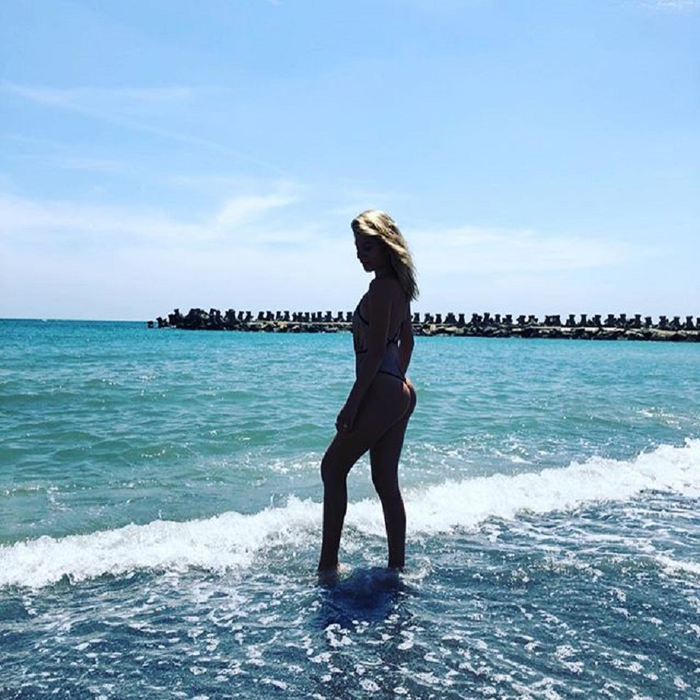 Aflată la mare, “Funduleț” a “lovit” din nou. Cum s-a fotografiat Ana Baniciu. Fanii artistei au înnebunit!