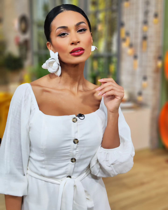 Cea mai exotică gospodină de la televizor le face instructajul de Paște! Sfaturi pentru pască și cozonaci de vis, de la Majda