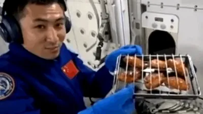 Chinezii fac primul grătar din istorie în spațiu. Cum au reușit astronauții să gătească carnea în cosmos