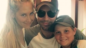 Enrique Iglesias, tătic de gemeni! Ce nume au ales cântăreţul şi Anna Kournikova pentru bebeluşii născuţi în secret