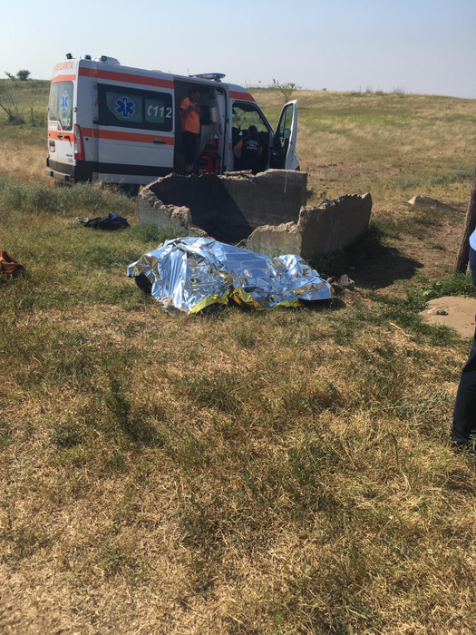 Descoperire macabră! Pompierii au scos două cadavre dintr-o fântână