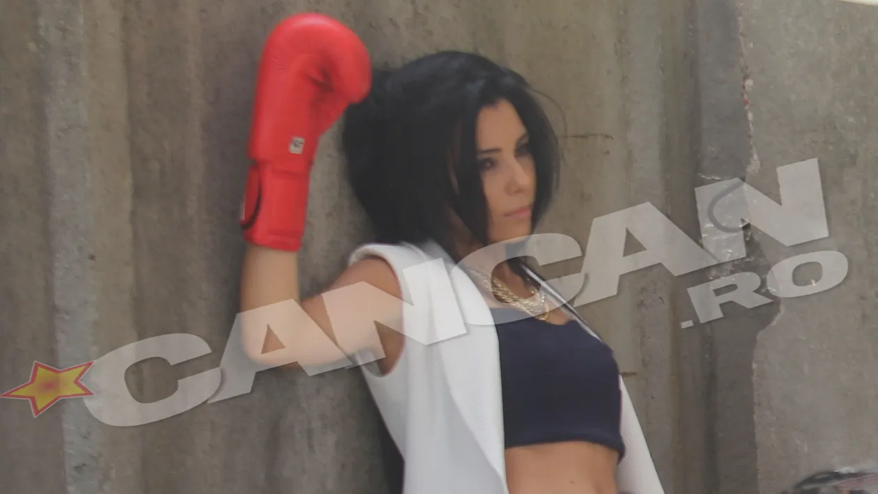 Corina Caragea, in cel mai sexy pictorial in care ai vazut-o! Uite-o pozand incaltata in sandale de 3.500 de euro