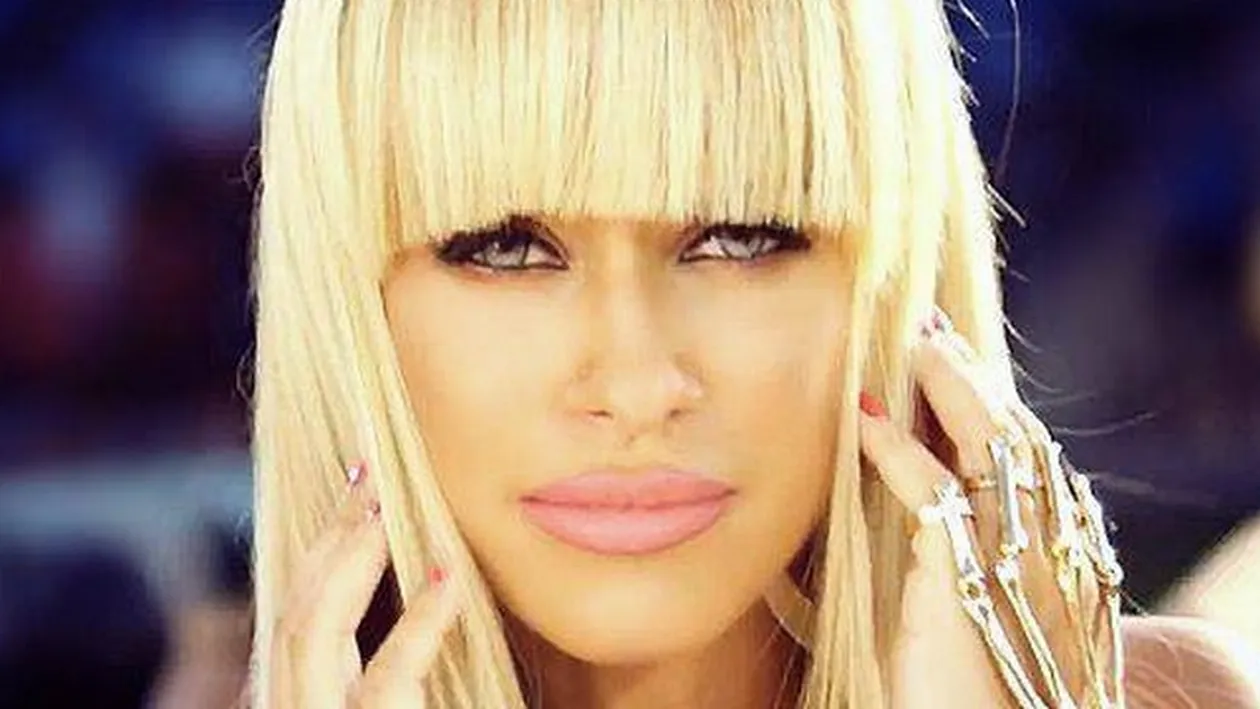 MESAJUL neasteptat scris de Anda Adam pe Facebook! Ce le-a spus frumoasa BLONDA fanilor ei