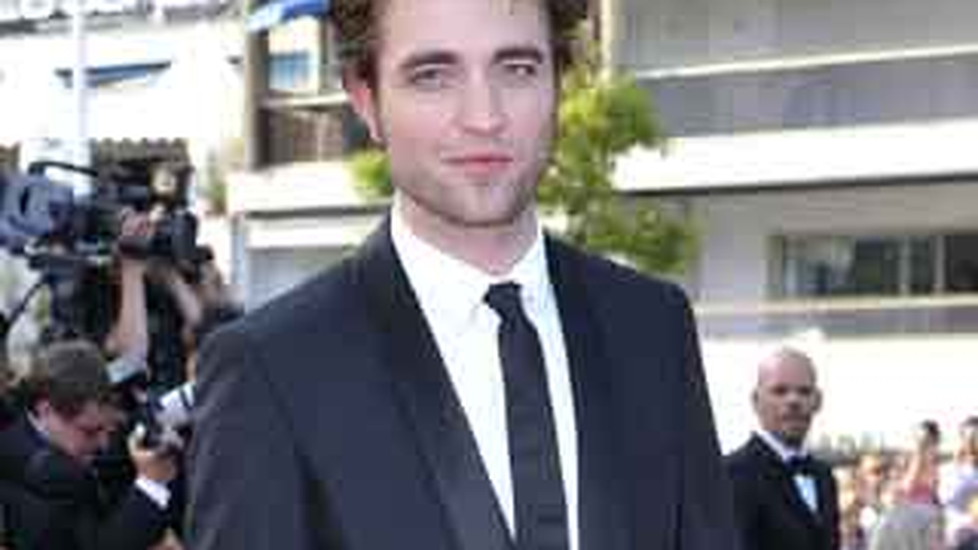 Robbert Pattinson, "curtat" de scientologi! Se converteste si el?