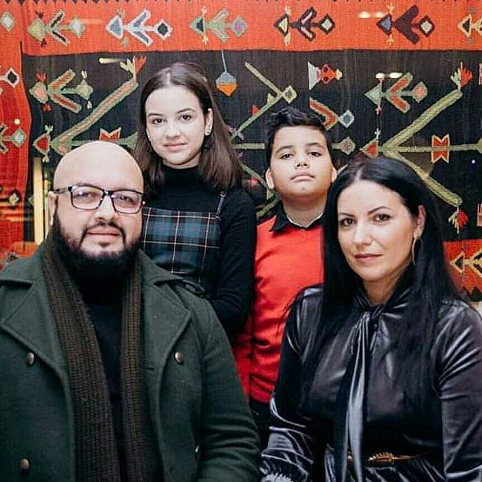Ce frumoși s-au făcut fiul și fiica lui Mihai de la 3 Sud Est! Ștefan ia lecții de pian și a câștigat mai multe concursuri, iar Sara ar putea deveni un model de succes | FOTO