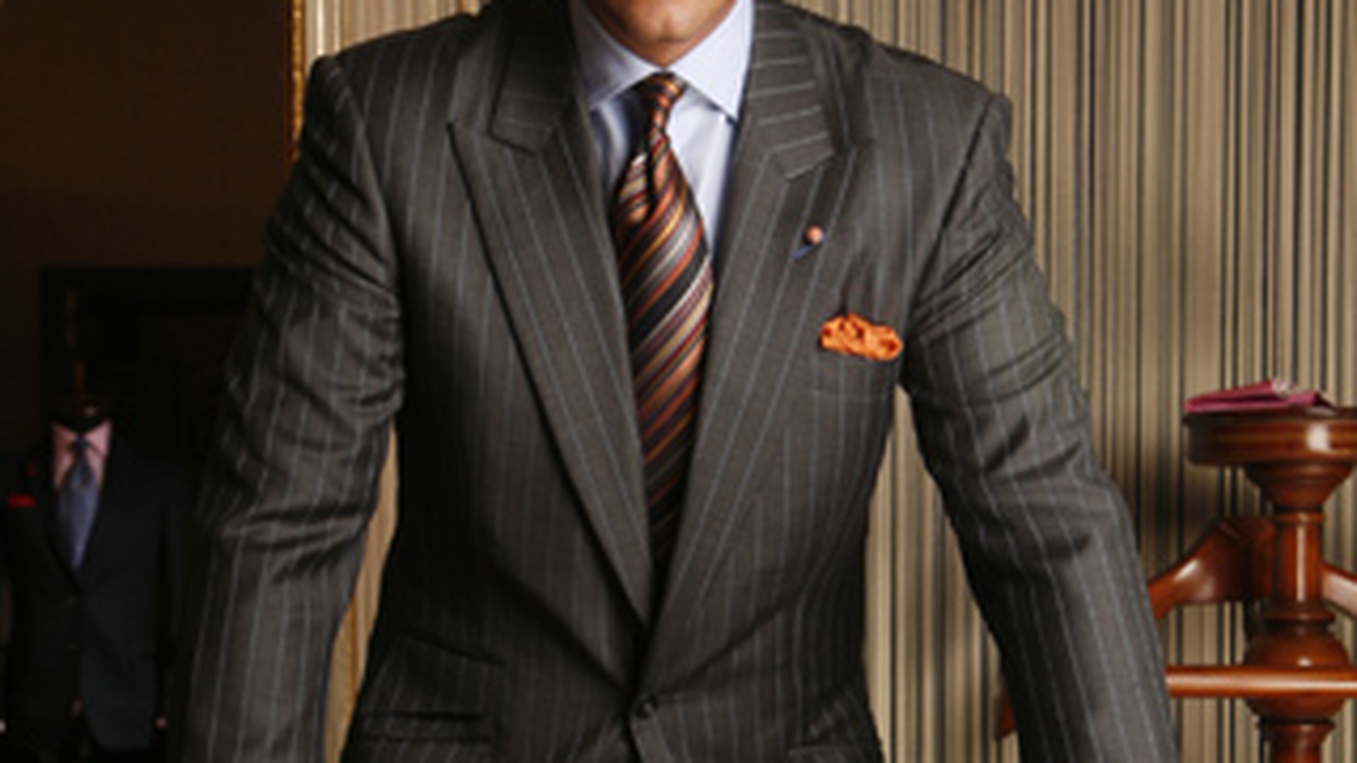 Alexandru Ciucu are un dressing impresionant! Vezi cate costume, sacouri sau perechi de jeansi are!