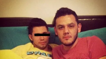 Unul dintre cei mai cunoscuti homosexuali din Romania, in pat cu un alt barbat! Imaginile au ajuns deja pe net!