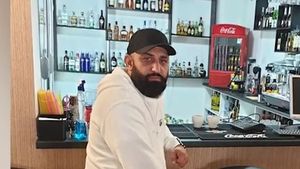 Interlopul Rașpa, arestat după ce și-a uitat borseta într-un mall din Capitală: “Nu avea acte, nu avea autorizație, nimic!”