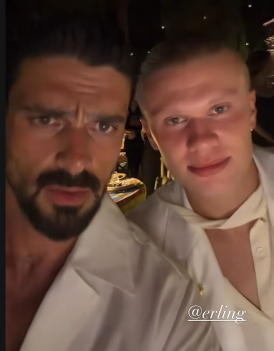 Erling Haaland a făcut furori în Italia, la o prezentare de modă. Cu ce personaj celebru s-a afișat