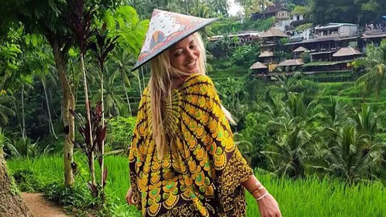 O nouă gravidă în showbiz? VEZI ce detaliu le-a atras atenţia fanilor DELIEI! Mi se pare mie sau...