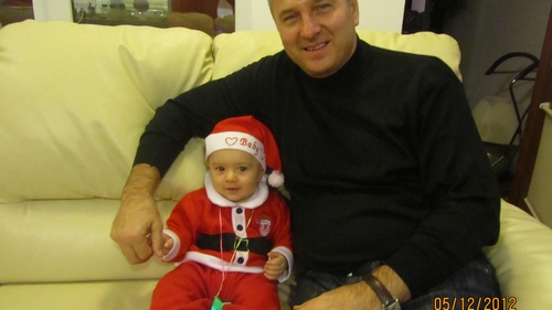 Băiatul lui Florin Pandele l-a aşteptat pe Moş Nicolae deghizat în Moş Crăciun!
