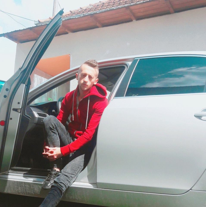 Cristi, tânărul care s-a izbit cu BMW-ul de un parapet, și-a sunat cel mai bun prieten înainte să se sinucidă și i-a spus ce va face! Cum a reacționat amicul său