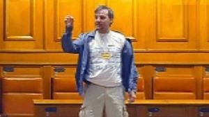 Explicatia halucinanta din spatele gestului socant al lui Adrian Sobaru! A intrat cu masina in Guvern pentru ca baiatul lui...