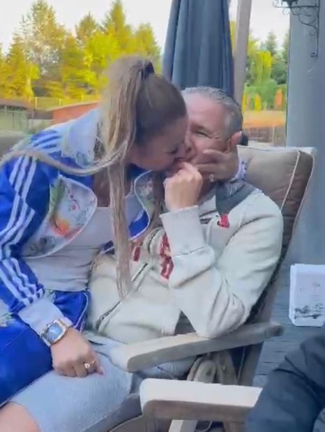 Cum o are trecută în telefon Laurențiu Reghecampf pe Anamaria Prodan! Impresara a fost cea care a dezvăluit detaliul “picant”