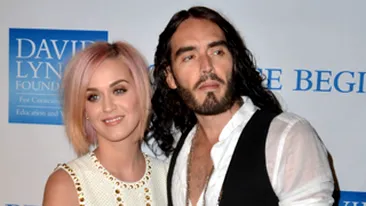 Katy Perry a inceput terapia pentru a il uita pe Russel! Scrie versuri despre relatia lor!