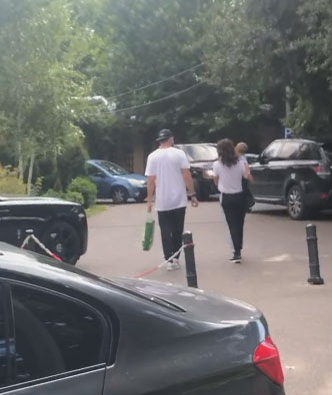 Cosmin Olăroiu a coborât la costum din Rolls și a dat bacșiș 50 €!