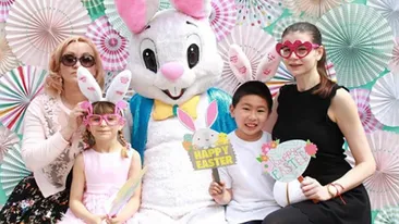 Monica Gabor, clipe de neuitat alături de familia lui Mr. Pink de Paștele Catolic. Gestul înduioșător făcut de fiul vitreg pentru româncă