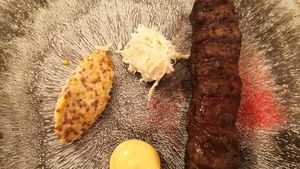 Cei mai scumpi mititei din România. Unde se găsesc și din ce sunt făcuți, de fapt