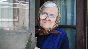 Cea mai tare băbuță din România. Cum a umilit o pensionară din Iași un escroc întrece orice imaginaţie