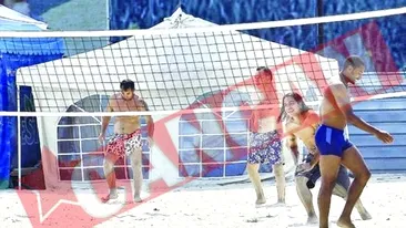 Stelistii se rup in figuri la volei pe plaja!