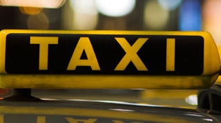 Taximetrist batut de un tanar caruia ii ceruse sa-si stinga tigara