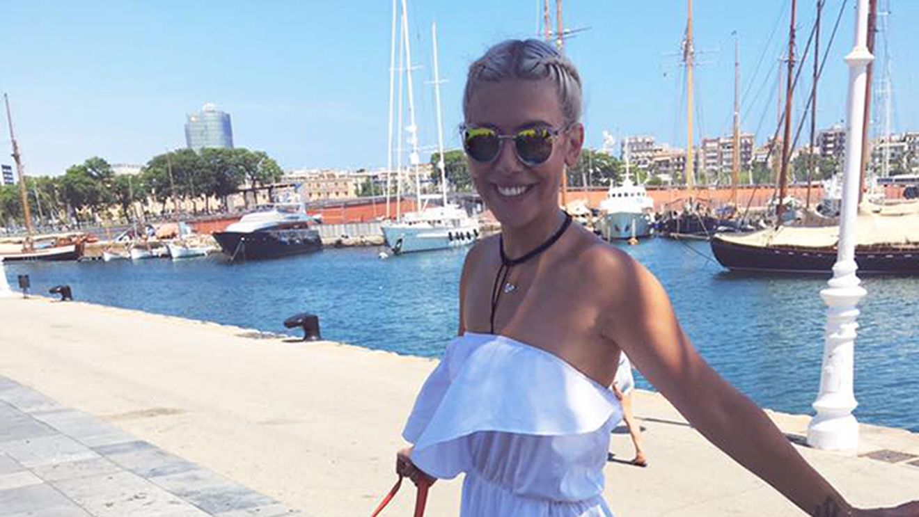 La doar patru luni după ce a născut, SORE s-a pozat goală, în aşternuturi! VEZI cum arată cântăreaţa