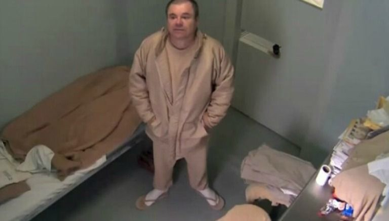 Cum a ajuns să arate cel mai cunoscut traficant de droguri din istorie! „El Chapo” stă izolat în închisoare de 2 ani, iar înfăţişarea lui a fost schimbată radical