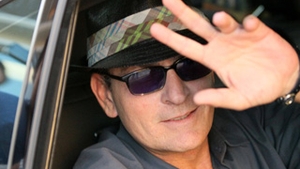 Charlie Sheen a revenit la munca