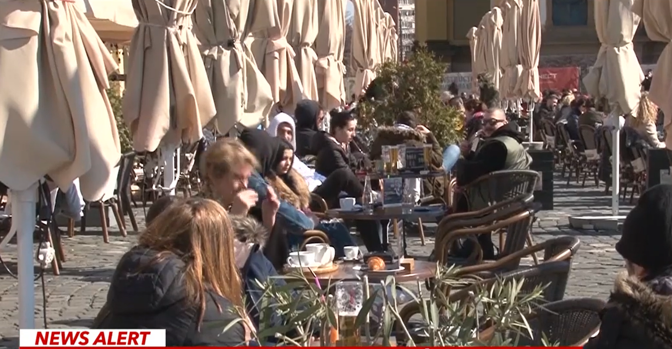 Haos în Capitală, noaptea trecută. Oamenii s-au înghesuit în Centrul Vechi și au făcut cozi la intrarea în cluburi!