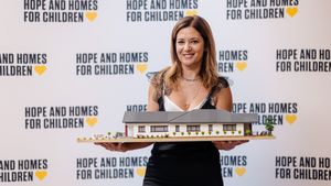 Amalia Enache lansează un apel pentru strângerea a 50.000 de euro și oferă o bijuterie cu diamant și perlă donatorului câștigător