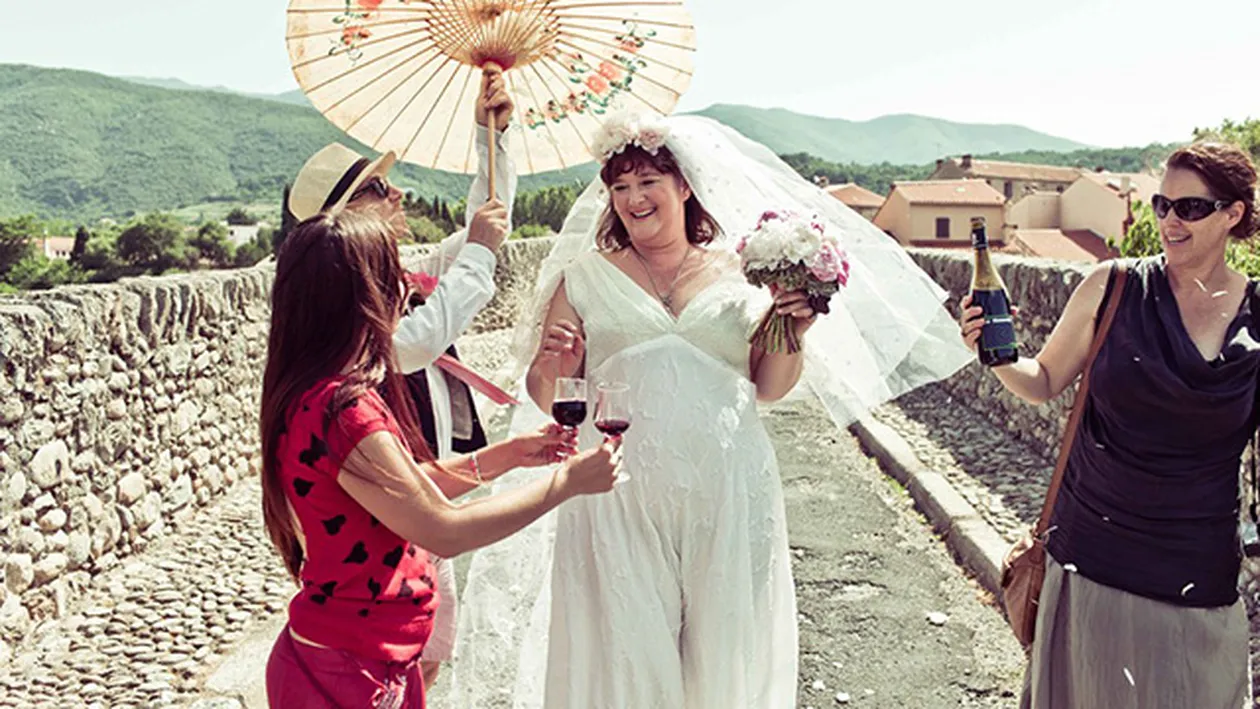 Mare-i gradina Domnului! Din dragoste nemărginită, o femeie s-a căsătorit cu un pod: Lumea spune ca sunt nebuna