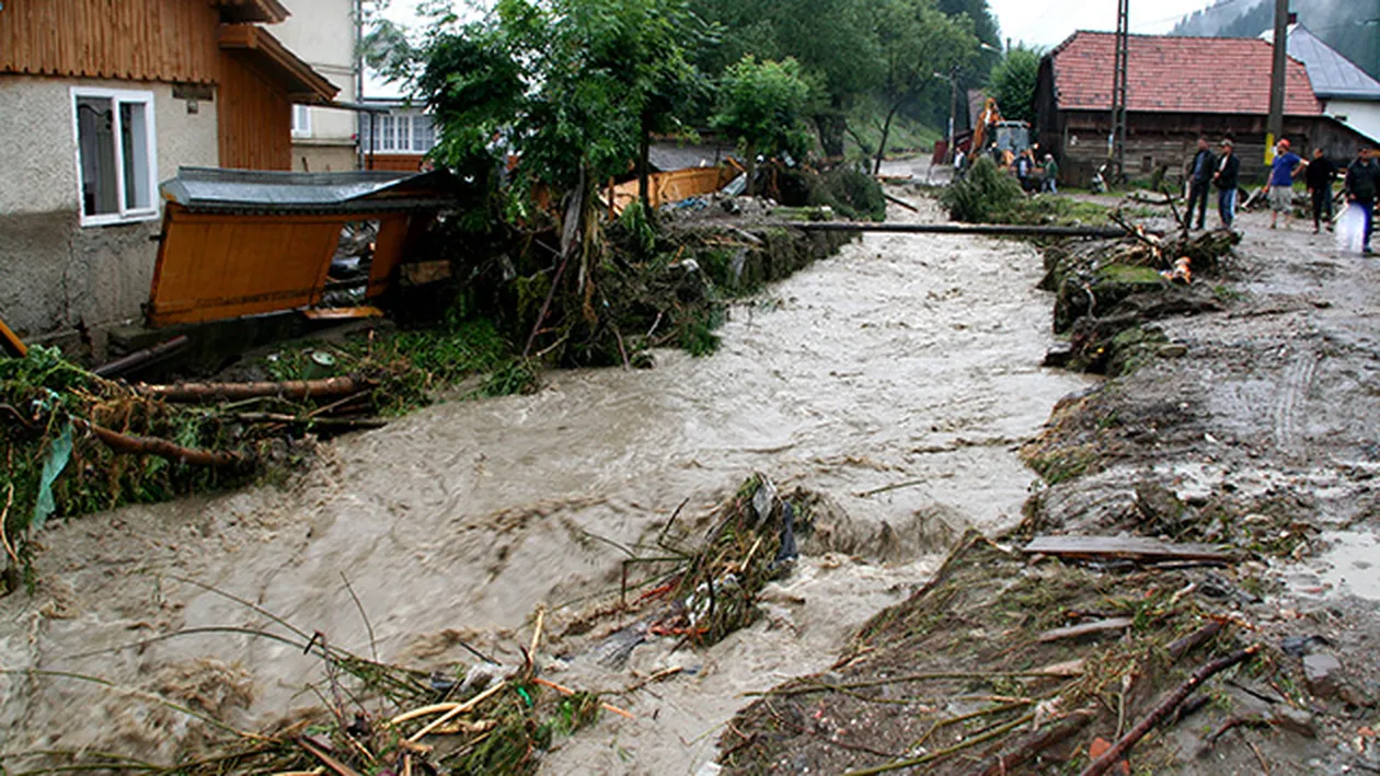 Apele au făcut prăpăd în Vaslui! O viitură puternică a distrus un număr de 15 locuinţe şi 50 de gospodării
