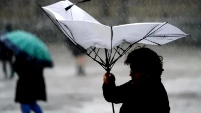 Vânt de până la 120 km/h! Avertizările meteorologilor, prelungite până în noaptea de Revelion