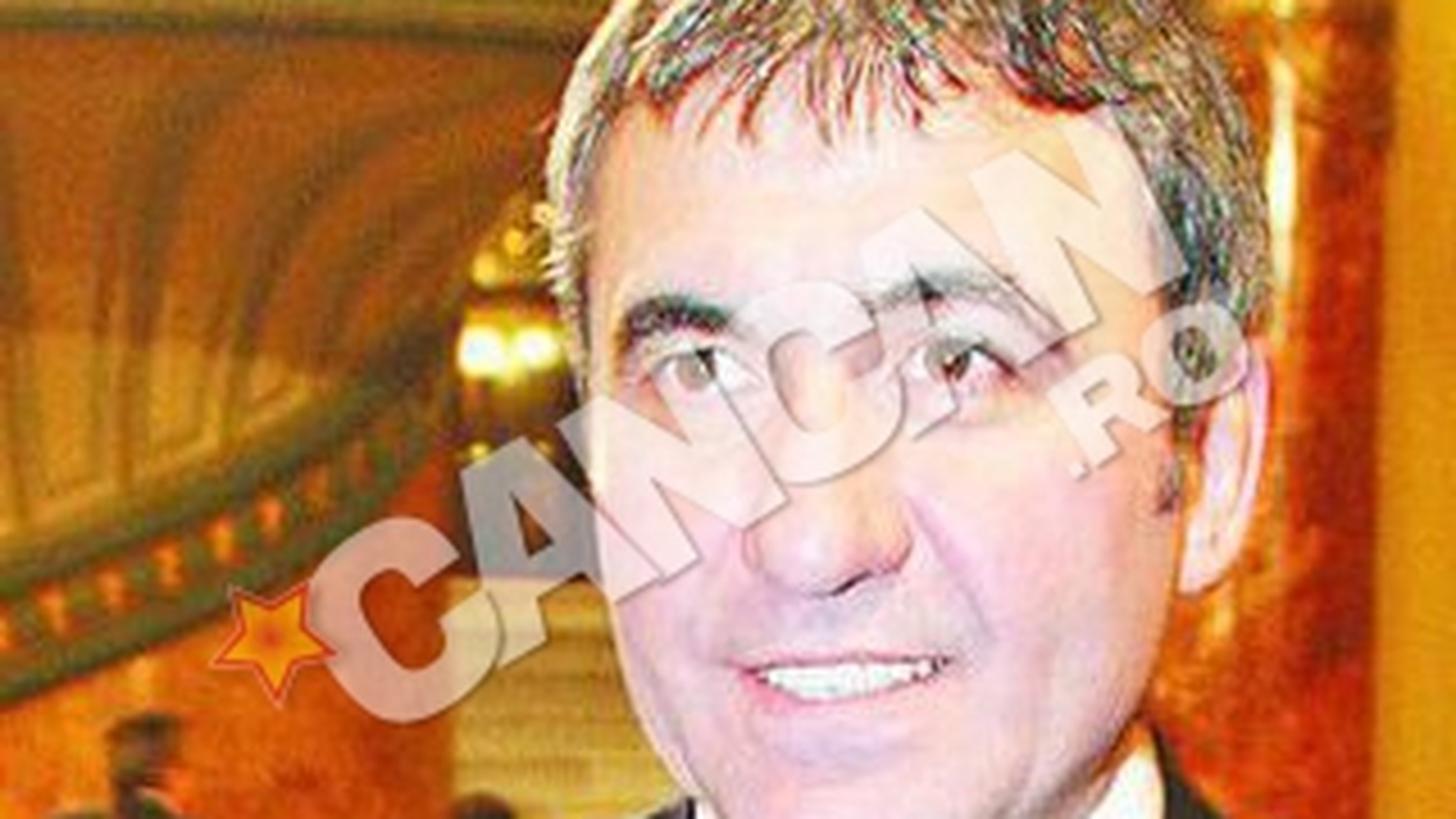 Urmeaza statia "Gica Hagi", cu peronul pe partea stanga!