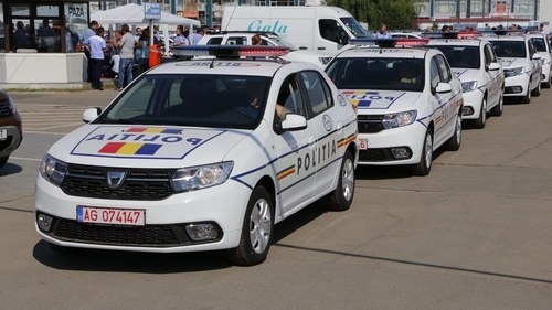 FOTO. Poliția română a prezentat mașinile în care vor sta arestații. Cum arată și ce dotări au noile Dacia Logan