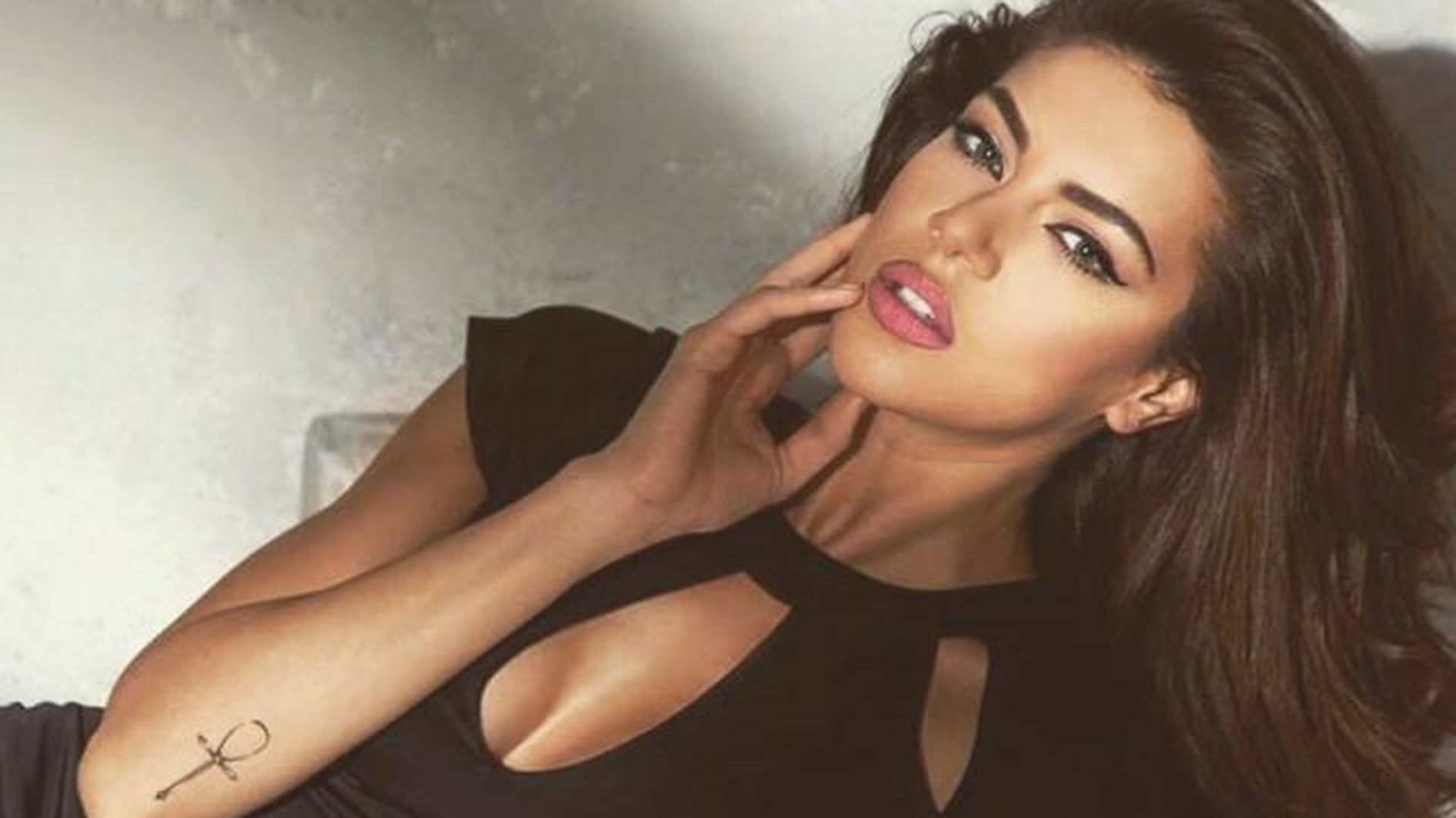 Imaginea care i-a lăsat pe fanii ei muţi de uimire! Cum arată CHRISTINA ICH fără pic de machiaj 