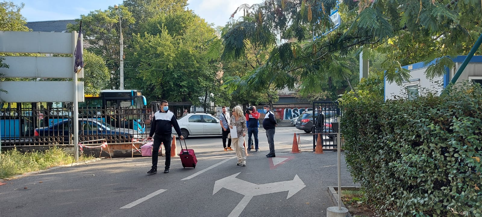 În vârstă de 36 de ani, Sânziana Buruiană naște “cu alai” la Spitalul Clinic de Obstetrică-Ginecologie Filantropia București © CANCAN.RO