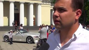 Aceasta e bijuteria pe patru roţi, la propriu! A fost vândut BMW-ul împodobit cu peste 250 de mii de cristale Swarovski