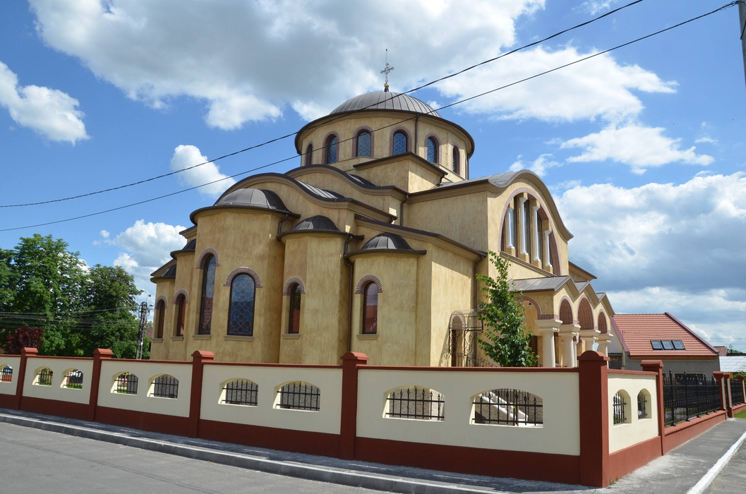 Biserica "Schimbarea la Față" Velența, copie a catedralei Sfânta Treime din Atena