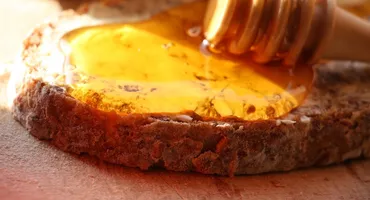 Mierea din România care este mai BUNĂ decât celebra Manuka. Unde o poți găsi