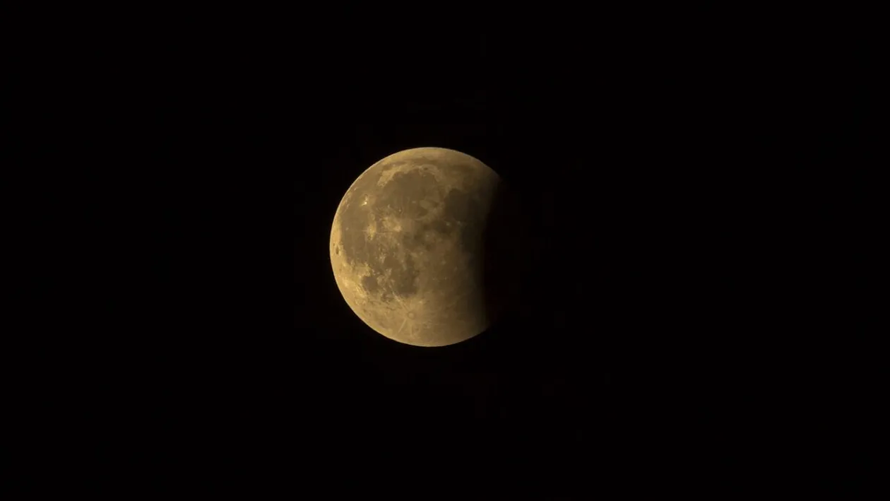 Superluna albastră se vede în această noapte. Va mai apărea doar peste 14 ani