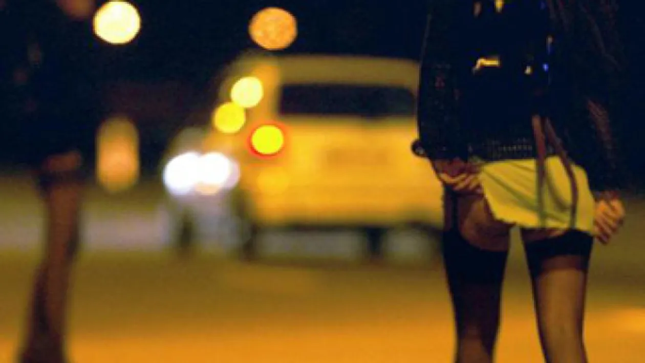 Un român suspectat de proxenetism, arestat preventiv în Franţa