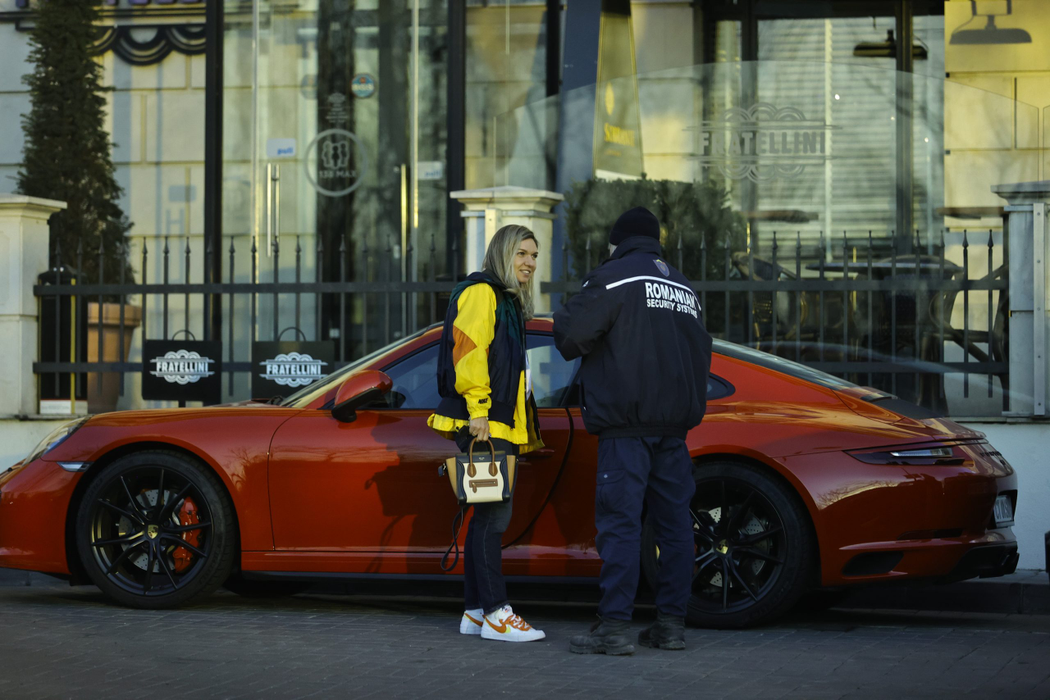 Paznicul restaurantului unde Simona s-a întâlnit cu prietenele a vrut o poză cu fostul lider WTA (Foto: CANCAN.RO)
