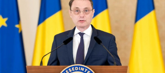 Politico: Luca Niculescu, al patrulea premier desemnat în cinci luni. Scoaterea României din criza politică, misiunea dificilă primită de diplomat
