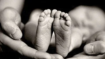 Un bebeluș de trei zile a murit înecat cu lapte. Tragedia a avut loc în județul Alba