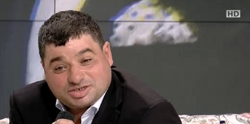 Îţi mai aduci aminte de Tudorel, „fiul adoptiv” al lui Cătălin Măruţă? S-a schimbat mult şi i-a adus daruri „tatălui”: „Nu avem voie la televizor”
