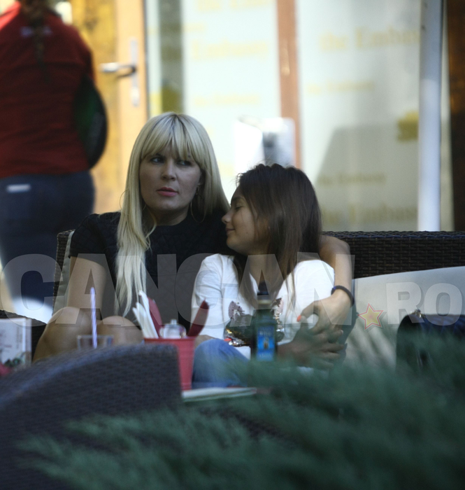IMAGINI EXCLUSIVE La 42 de ani işi ”antrenează” instinctele de mamă. Elena Udrea işi doreşte un copil şi…”lucrează” pentru asta