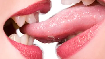 Scandal in lumea sportiva din Romania! O handbalista este acuzata de lesbianism de sotul ei! Ea ar avea o relatie cu o colega