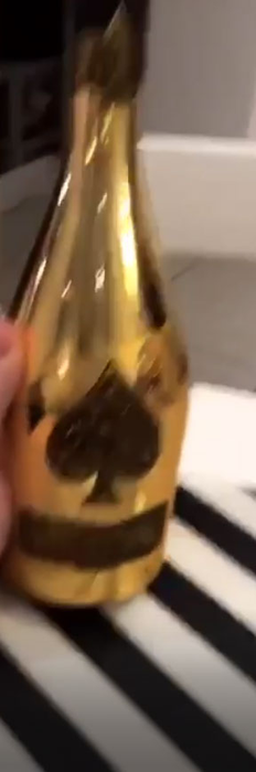 În Mykonos, Alexandru Vanghelie s-a bătut în șampanii Armand de Brignac cu faimosul Dan Bilzerian