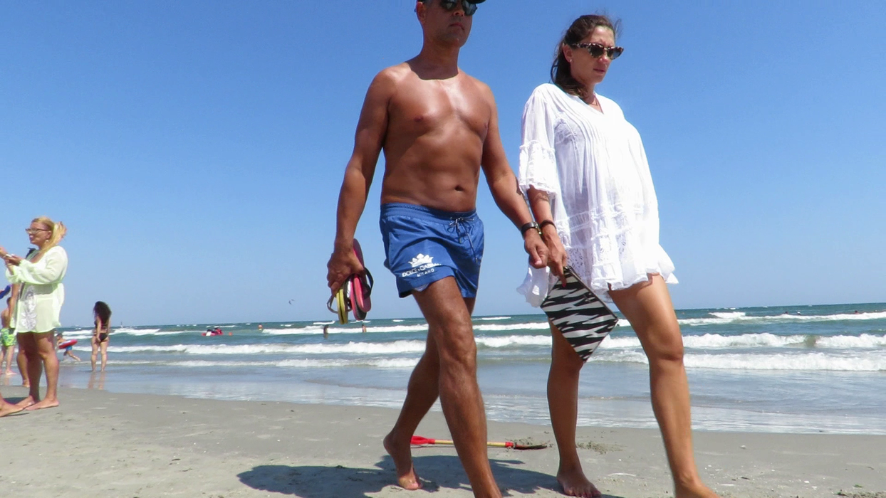 Remus Truică și Diana, iubita lui însărcinată, s-au relaxat câteva zile la mare, în stațiunea Mamaia